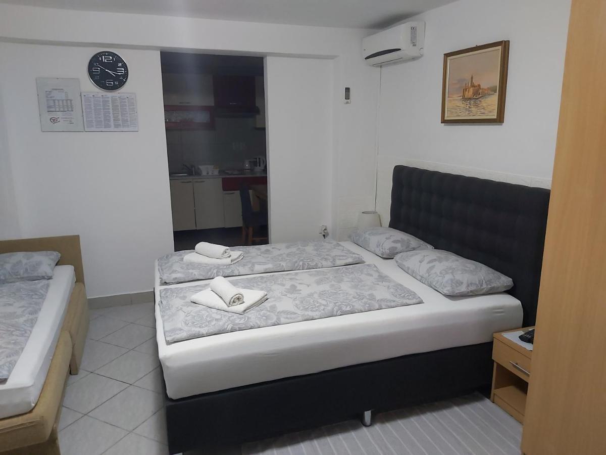 Apartmani I Sobe Mara Palit Esterno foto
