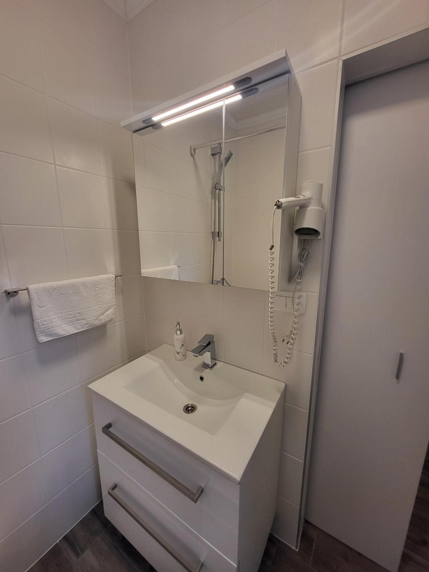 Apartmani I Sobe Mara Palit Esterno foto