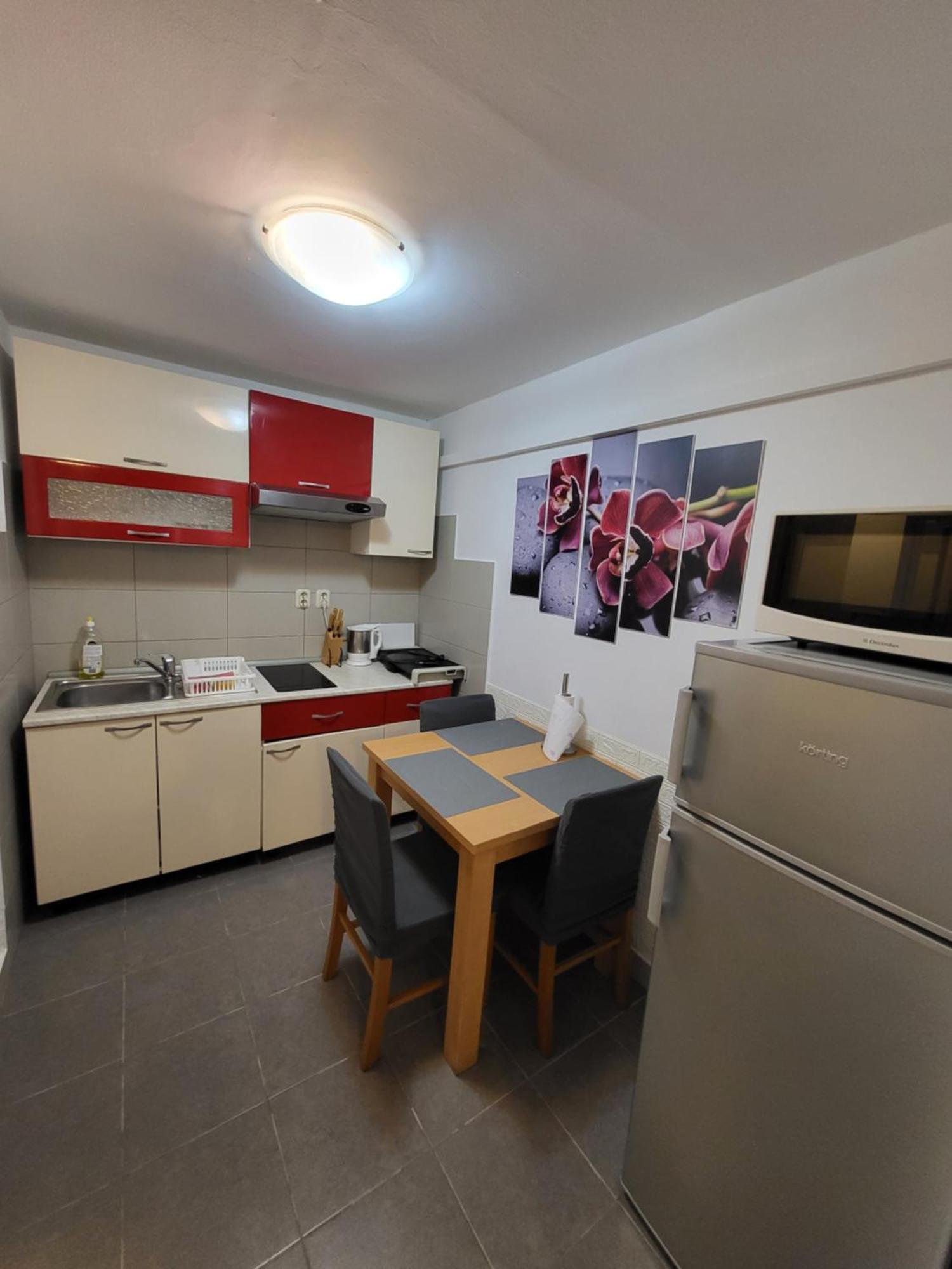 Apartmani I Sobe Mara Palit Esterno foto