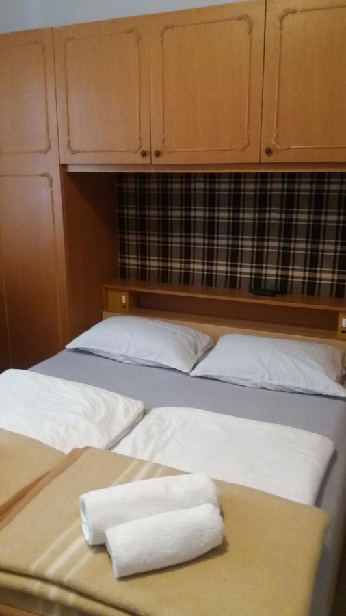 Apartmani I Sobe Mara Palit Esterno foto